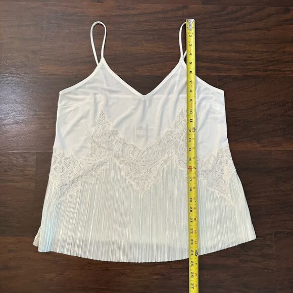 Express white accordion front v-neck tank top size M NWT - Picture 9 of 11
